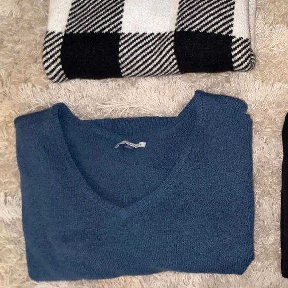 Group of 4 Sweaters (Abercrombie, American Eagle, & Other Stories - Picture 4 of 6